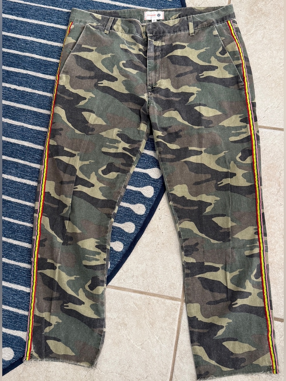 SUNDRY Camouflage Side-Stripe Pants - Green Camo